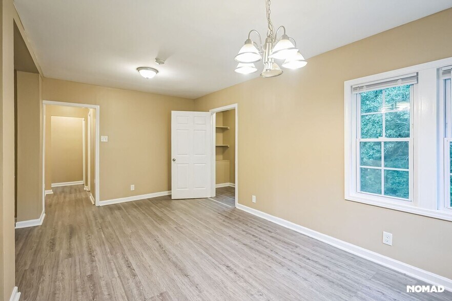 Building Photo - 1461 Centra Villa Dr SW