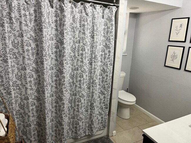 Building Photo - 830 Blackburn St