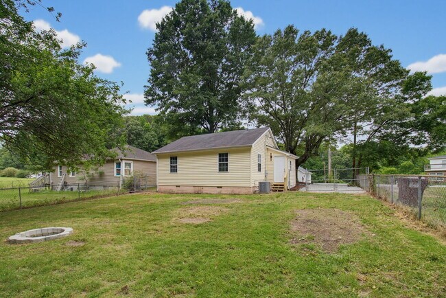 Building Photo - 931 Marlboro St