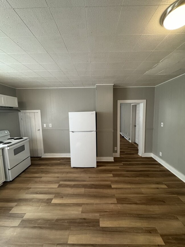 Building Photo - 6 Laurel Hill Ln