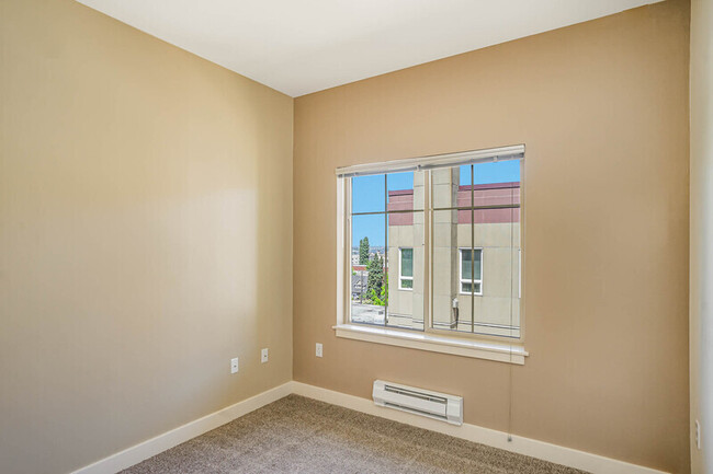 Building Photo - 700 E Denny Way