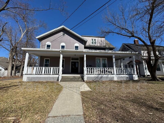 Primary Photo - 221 Spring Ave