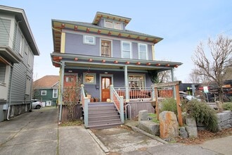 Building Photo - 4033 SE Hawthorne Blvd