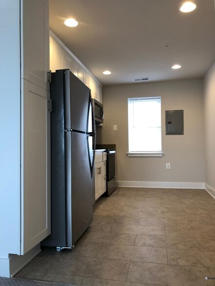 Building Photo - 304 8th St