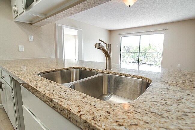 Building Photo - 2818 S Bartell Dr