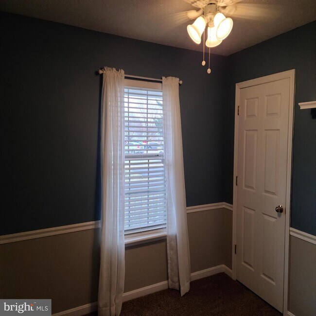 Building Photo - 135 Hill Valley Dr