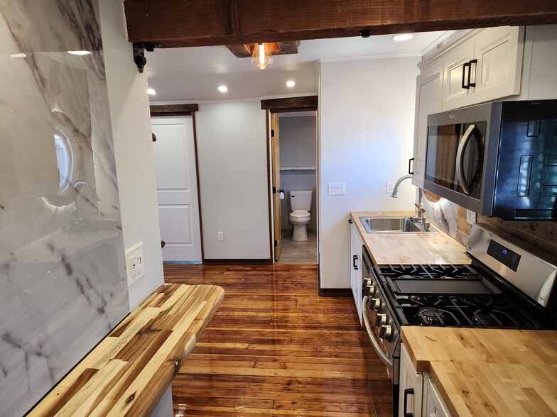 Building Photo - 3684 43rd St