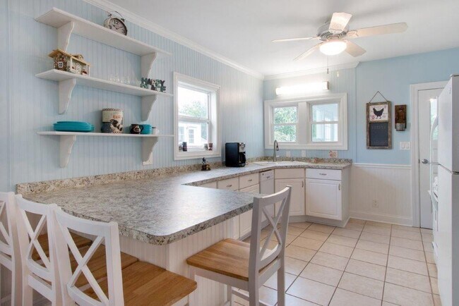 Building Photo - 1300 Dodge St