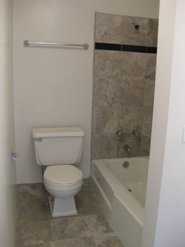 Bathroom - 5100 N Marine Dr