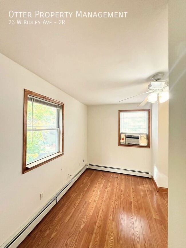 Building Photo - Lovely, Sun Drenched 3BR/1BA Ridley Park Apt