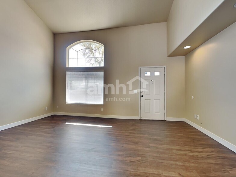 Building Photo - 9782 Silver Dusk Ct