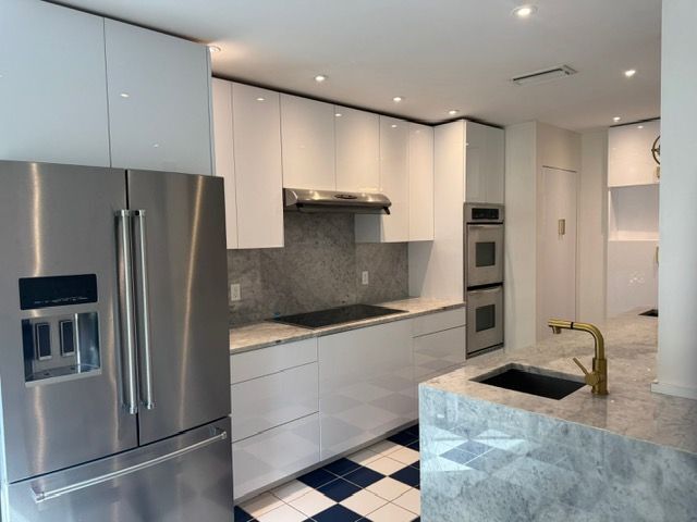 Building Photo - 8045 Eastlake Dr