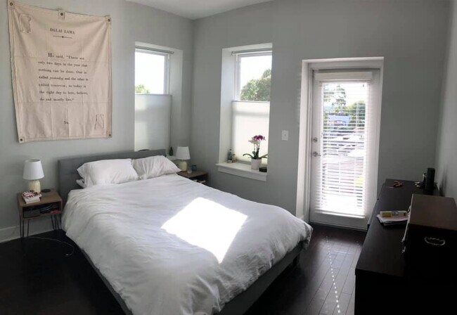 Building Photo - 1814 N Capitol St NW Unit 303