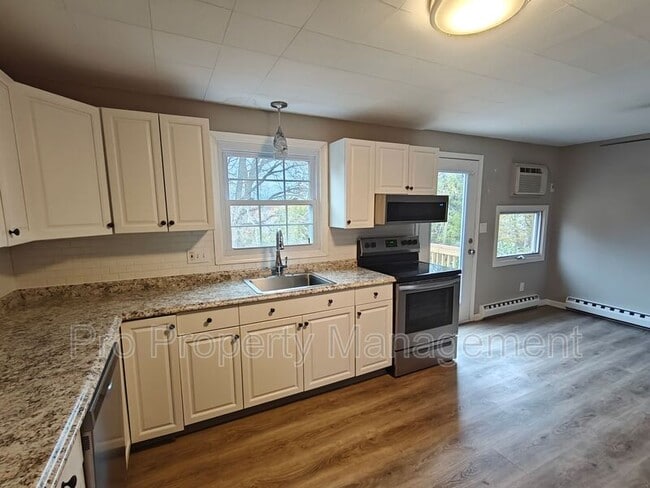 Building Photo - 700 High Street Ext