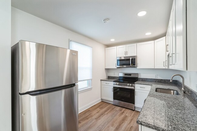 Building Photo - Recently Renovated 3-Bedroom Hidden Gem in...