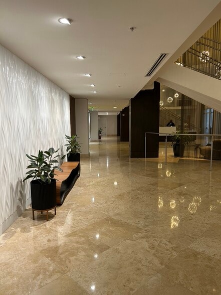 Building Photo - 511 SE 5th Ave