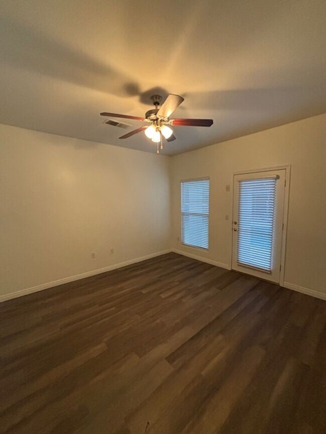 Building Photo - Move-In Ready 3 Bedroom Home with Pool in Rosedale