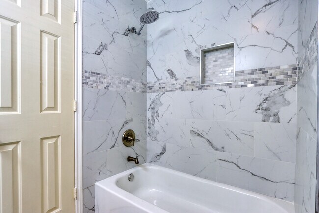 Building Photo - 317 Benjamin St