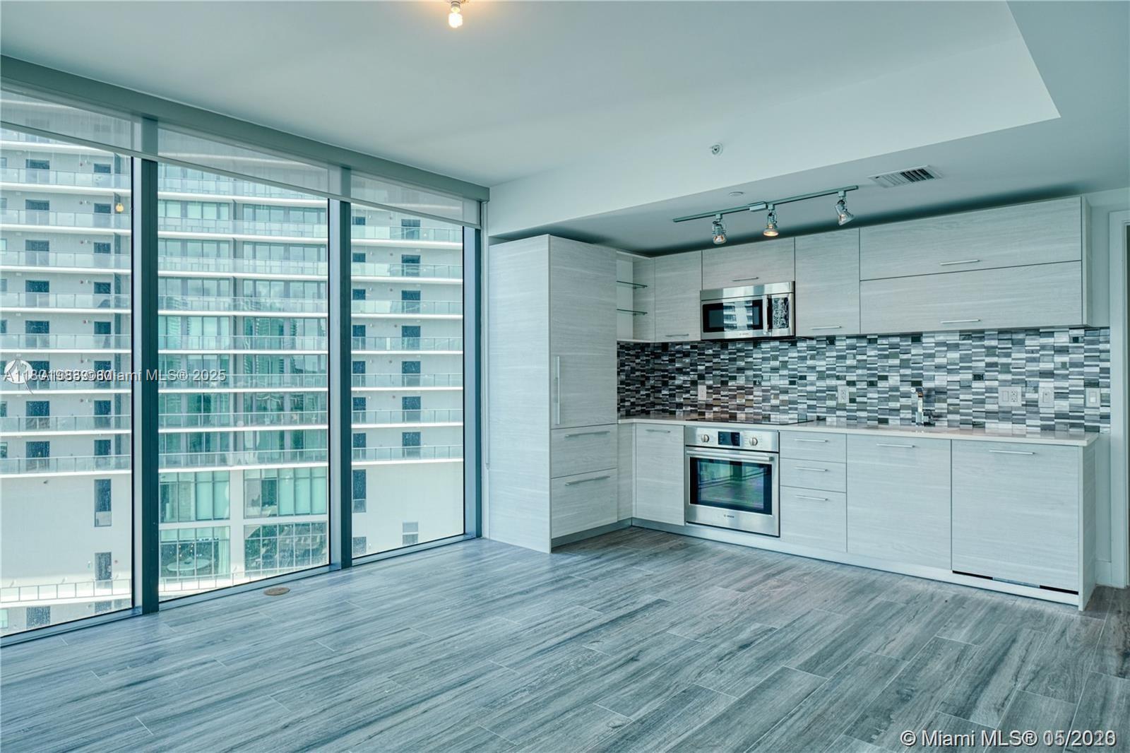 Kitchen 3 - 650 NE 32nd St