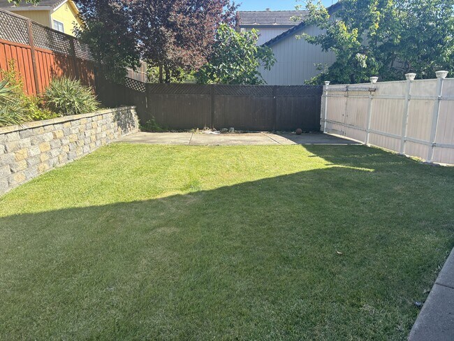 Building Photo - 7216 Roxanne Ln