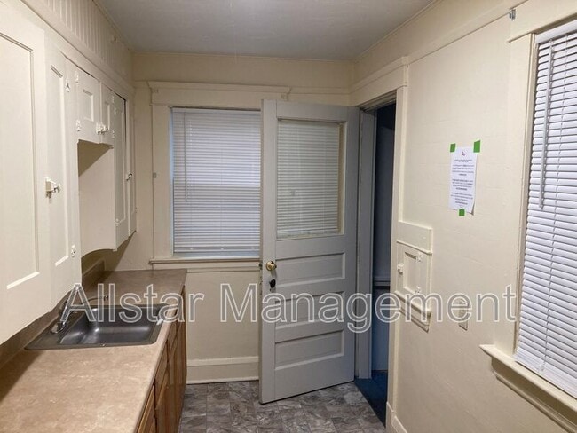 Building Photo - 10731 Elmarge Ave