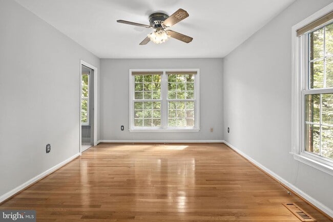 Building Photo - 2514 S Walter Reed Dr