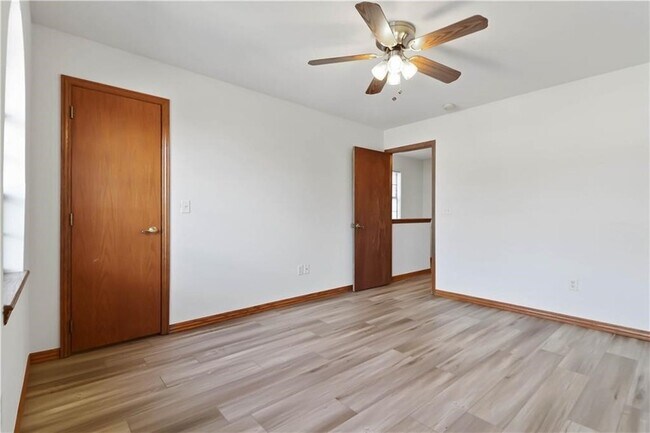 Building Photo - 2915 E Sterling Ct