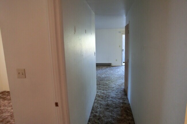 Building Photo - Very Clean Duplex