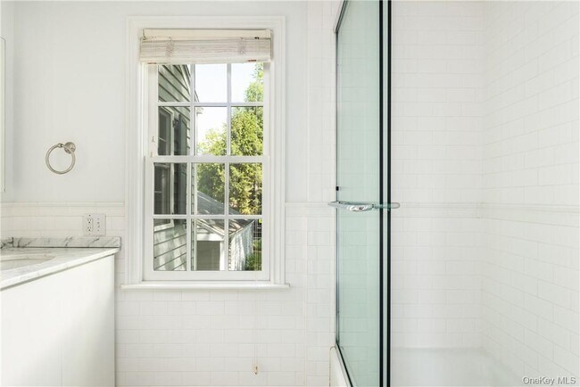 Building Photo - 11 Sunset Ln