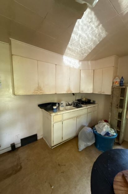 Building Photo - 1613 E Johns Ave