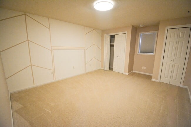 Building Photo - Well-Located 4BR Home in NW Rochester – Country Club Manor