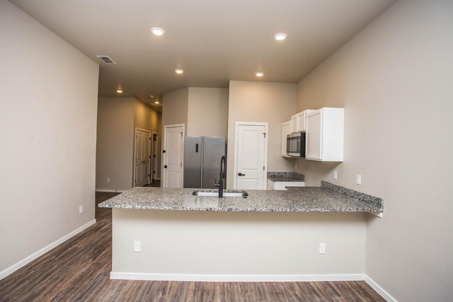 Building Photo - 2126 N Jayton Ave