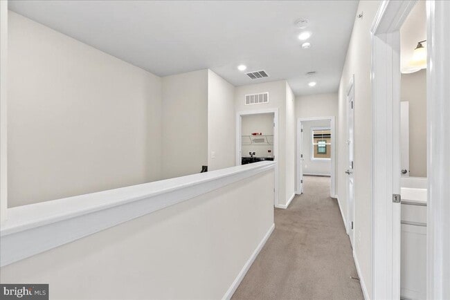 Building Photo - 45121 Kincora Dr