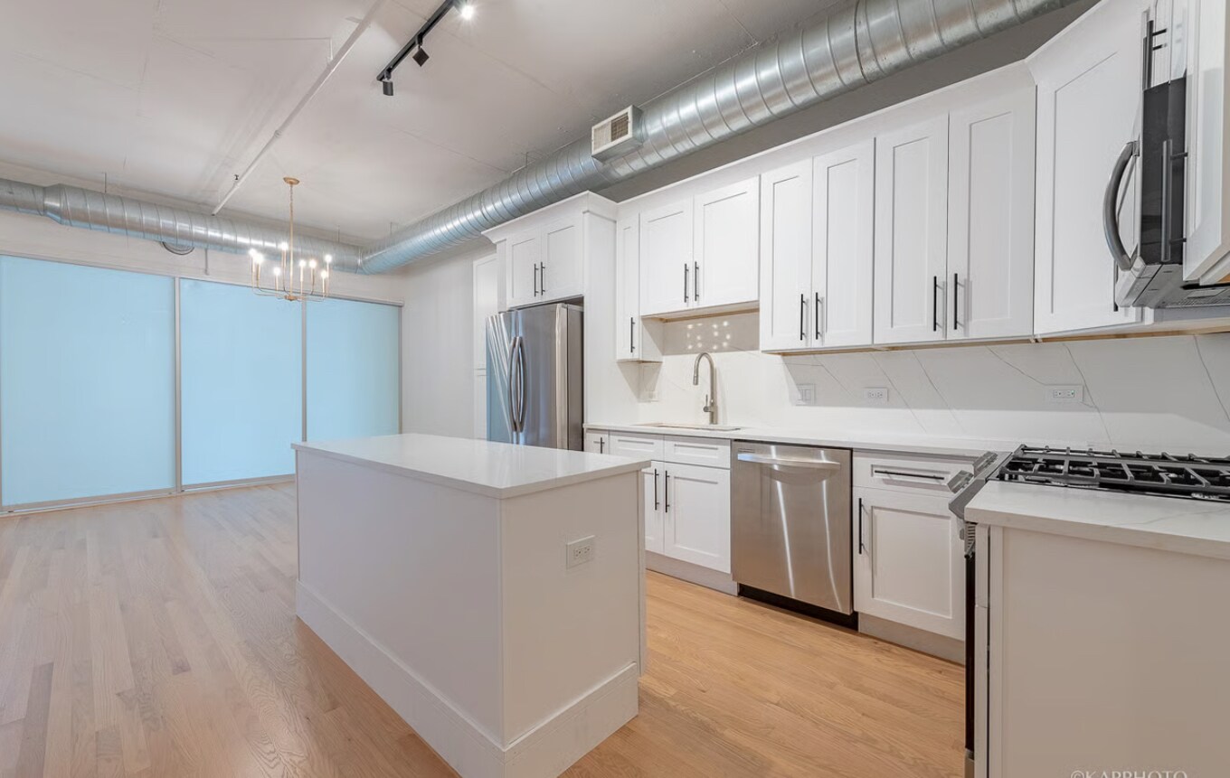 Kitchen - 1000 W Adams St