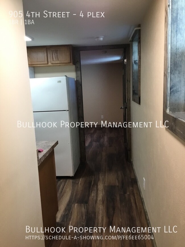 Building Photo - Updated 1 bedroom basement apartment