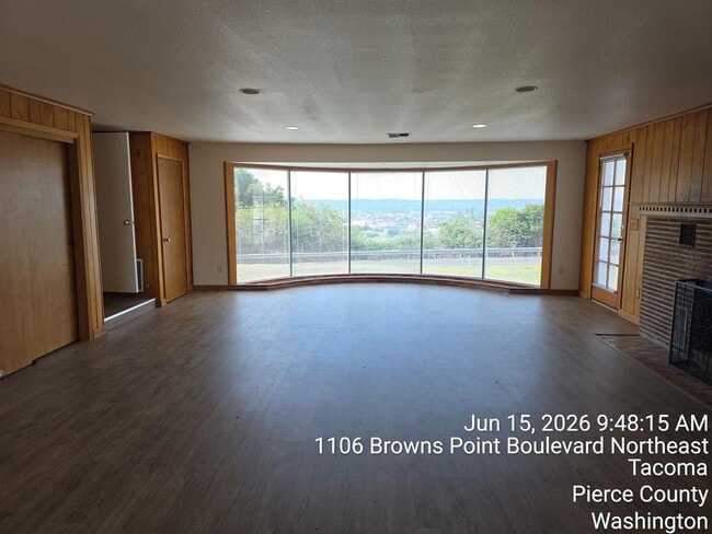 Building Photo - Tacoma views retro 3 bed 2 bath home, available now!