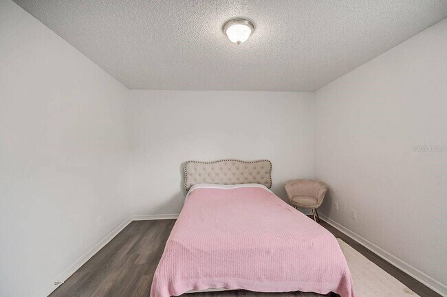 Building Photo - 582 Good Life Wy