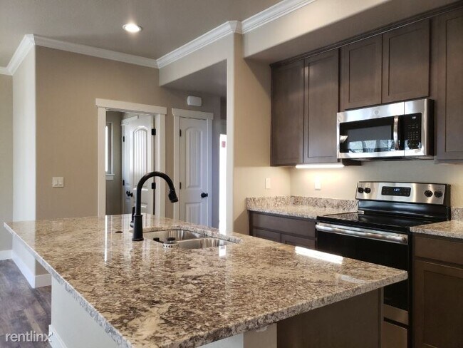 Building Photo - 4 br, 3.5 bath House - 875 Redemption Pt