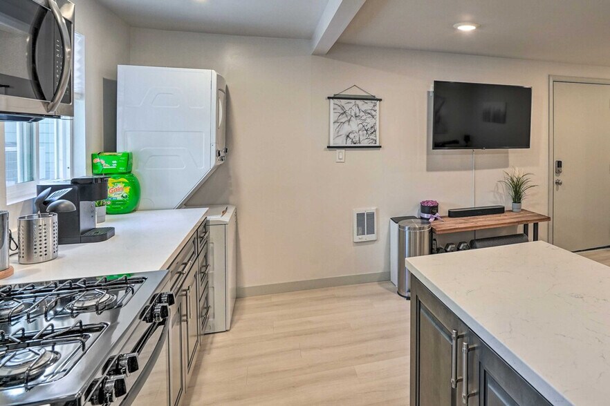 Building Photo - 2735 MacArthur Blvd