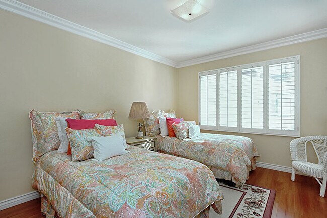 Bedroom 1 - 1233 N Columbus Ave