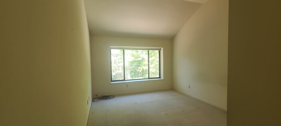 Building Photo - 211 Kingswood Ct