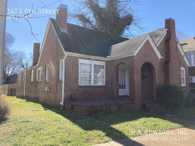 Primary Photo - 1423 6th St