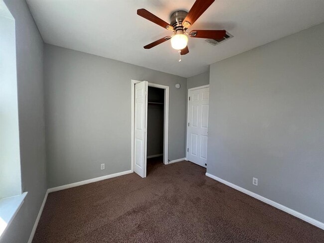 Building Photo - 223 Dana Dr