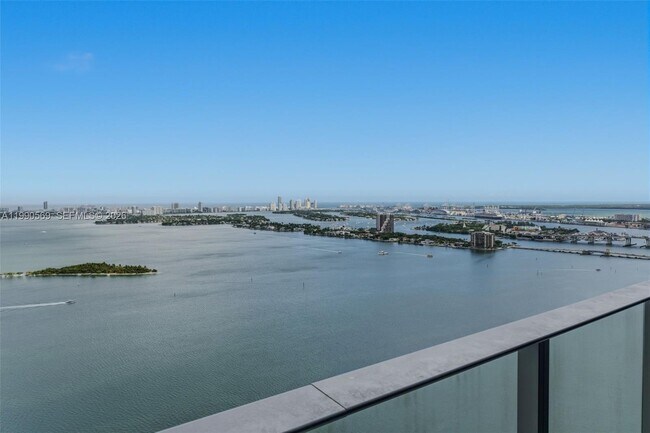 Building Photo - 711 NE 23rd Terrace