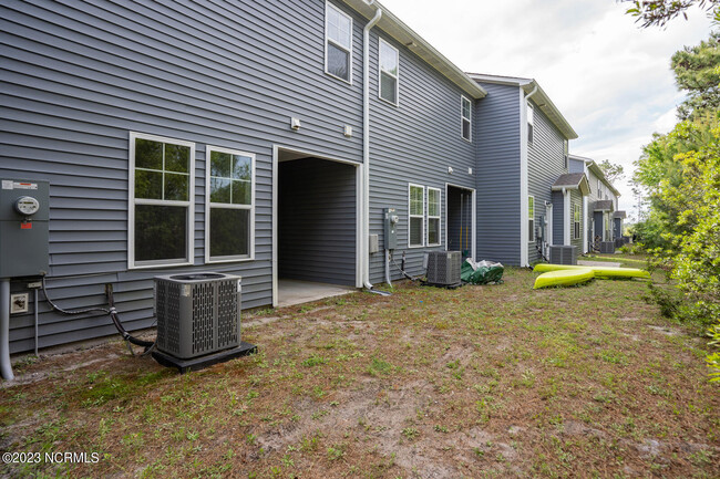 Building Photo - 202 N Stingray Ln