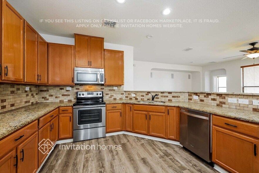 Building Photo - 1210 Sunset Farm