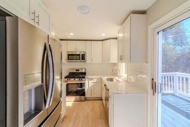 Building Photo - Modern 3-Bedroom Bungalow in Ferndale – Fu...