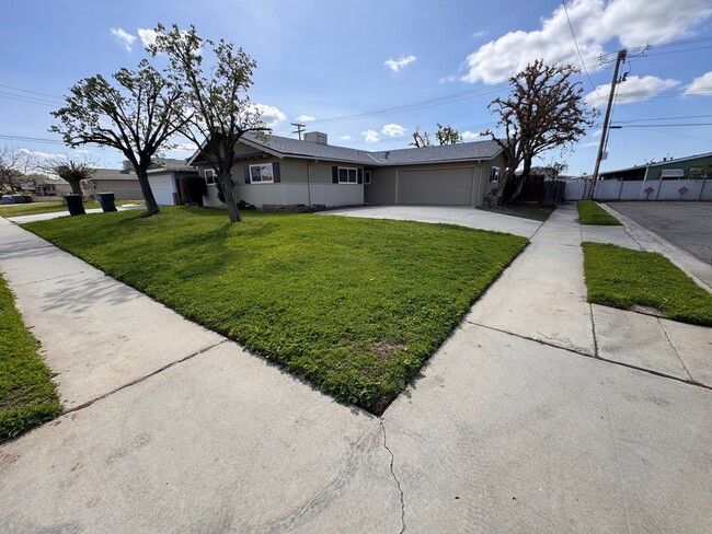 Building Photo - Newly remodeled house on a corner lot!!  M...