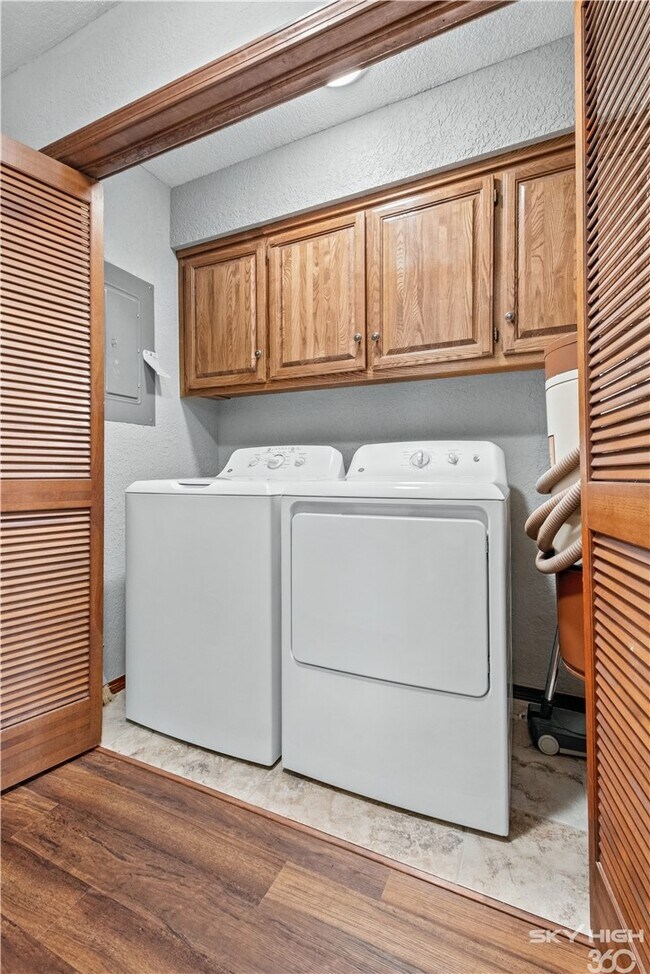 Building Photo - 6 Connie Ln