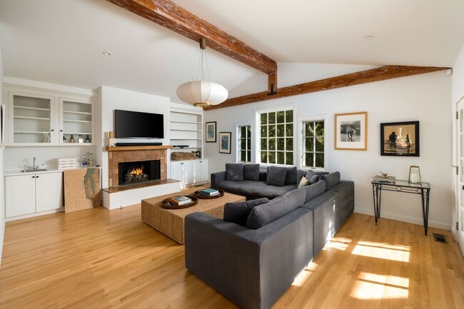 Building Photo - 2915 Hidden Valley Ln